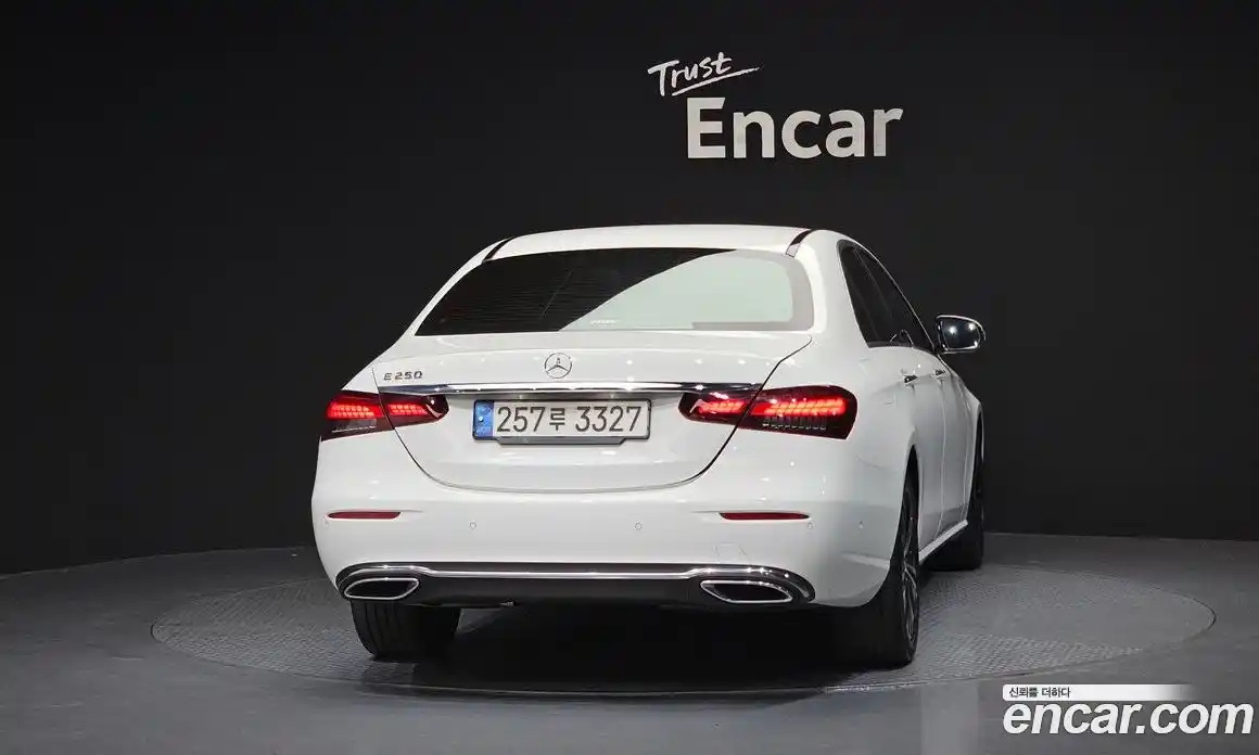 Mercedes-Benz E-Class 2021 2.0 Автомат в Москве № 412973, фото 4