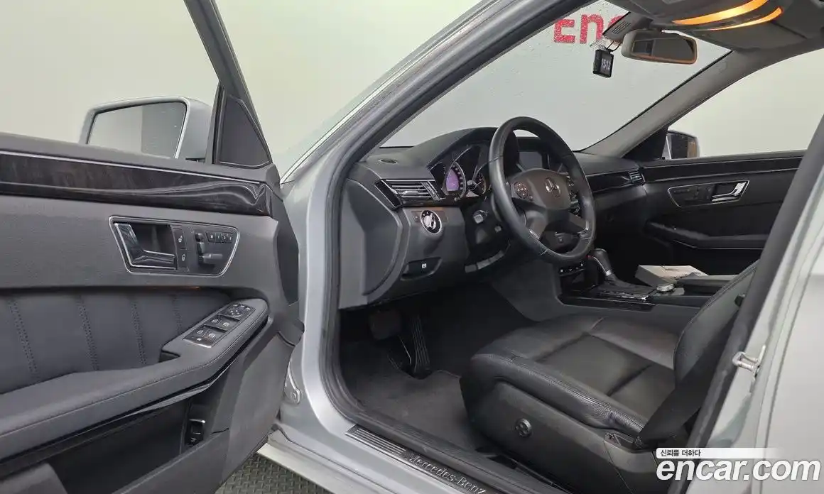 Mercedes-Benz E-Class 2011 1.8 Автомат в Москве № 413030, фото 12