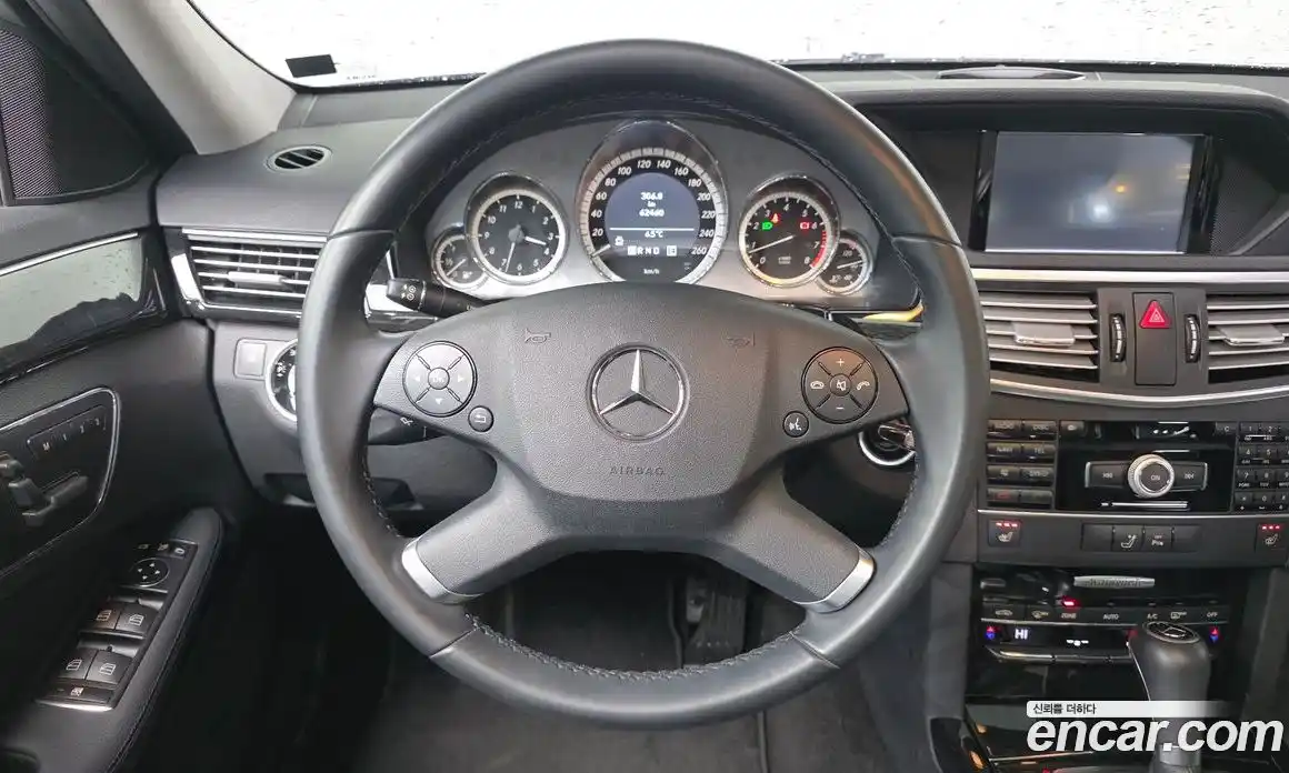Mercedes-Benz E-Class 2011 1.8 Автомат в Москве № 413030, фото 14