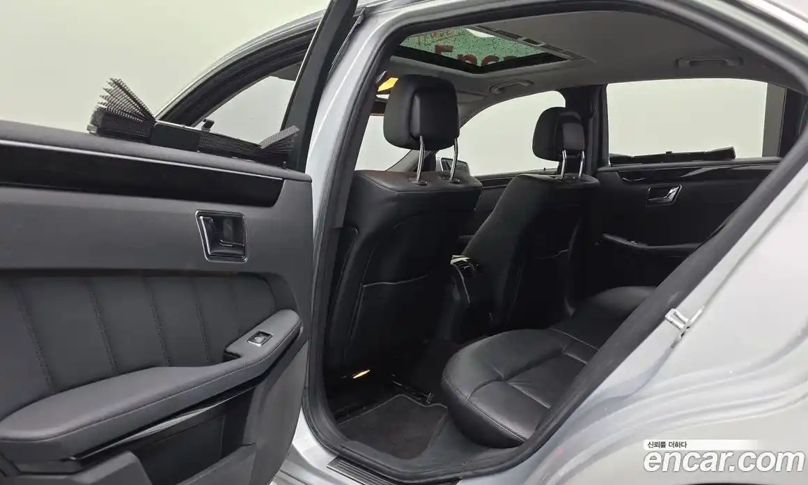 Mercedes-Benz E-Class 2011 1.8 Автомат в Москве № 413030, фото 17