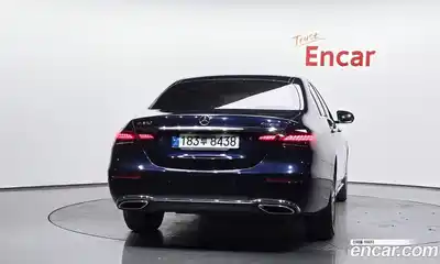 Mercedes-Benz E-Class 2022 2.0 Автомат в Москве № 413274, миниатюра 3