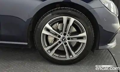 Mercedes-Benz E-Class 2022 2.0 Автомат в Москве № 413274, миниатюра 4