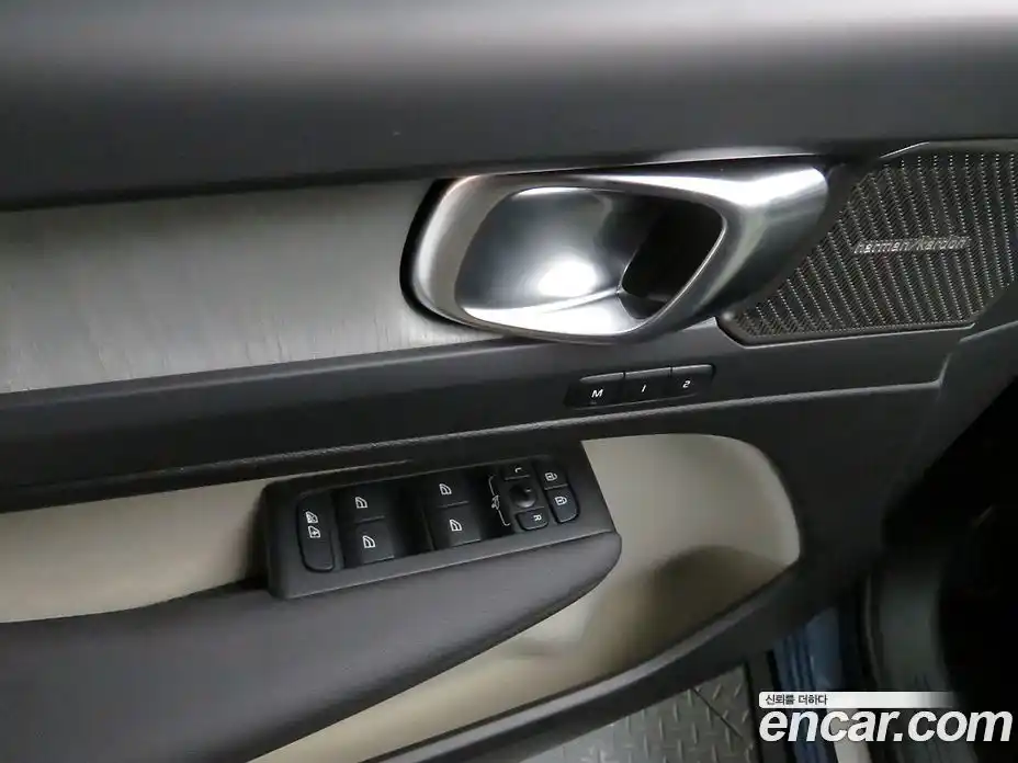 Volvo XC40 2025 2.0 Автомат в Москве № 415239, фото 19