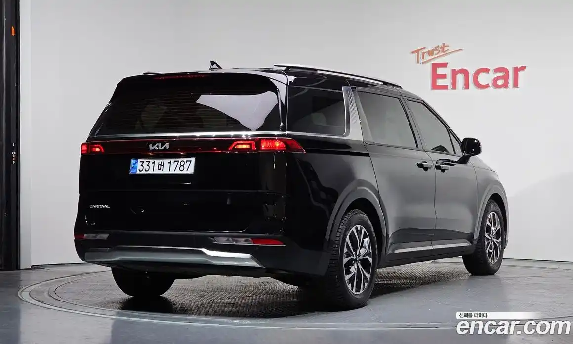 Kia Canival 2023 2.2 Автомат в Москве № 132106, фото 2