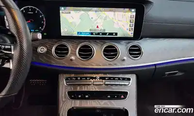 Mercedes-Benz E-Class 2022 2.0 Автомат в Москве № 141744, миниатюра 3