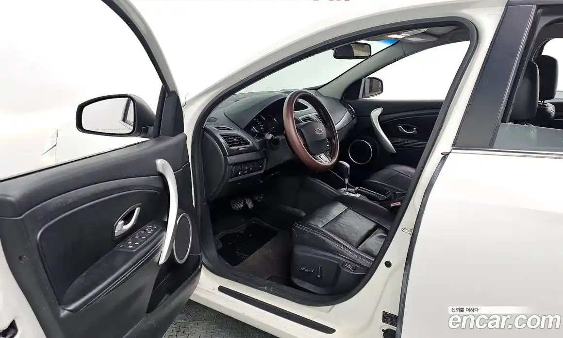 Renault SM3 2010 1.6 Автомат в Москве № 149622, фото 12