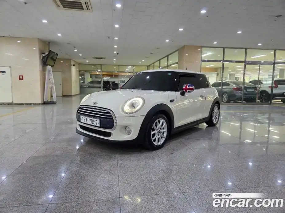 Mini Cooper 2015 1.5 Автомат в Москве № 154253, фото 1