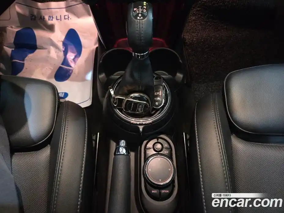 Mini Cooper 2015 1.5 Автомат в Москве № 154253, фото 14