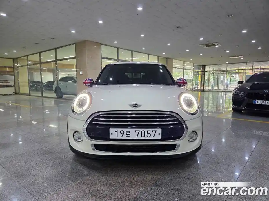 Mini Cooper 2015 1.5 Автомат в Москве № 154253, фото 2