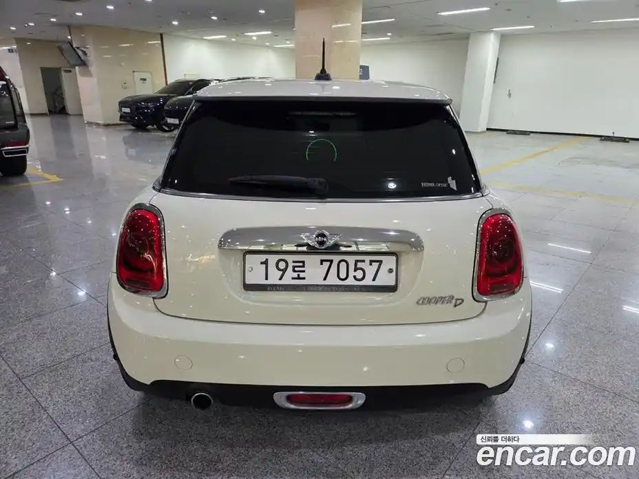 Mini Cooper 2015 1.5 Автомат в Москве № 154253, фото 4