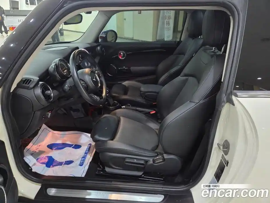 Mini Cooper 2015 1.5 Автомат в Москве № 154253, фото 6