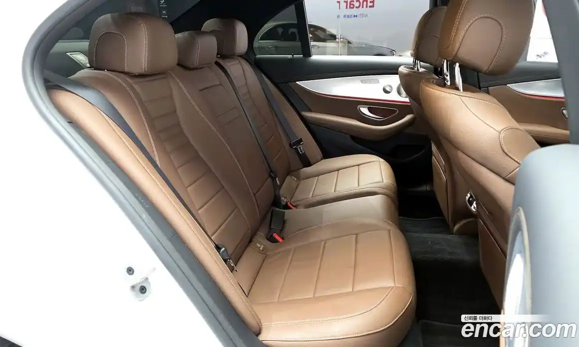 Mercedes-Benz E-Class 2021 2.0 Автомат в Москве № 161375, фото 3