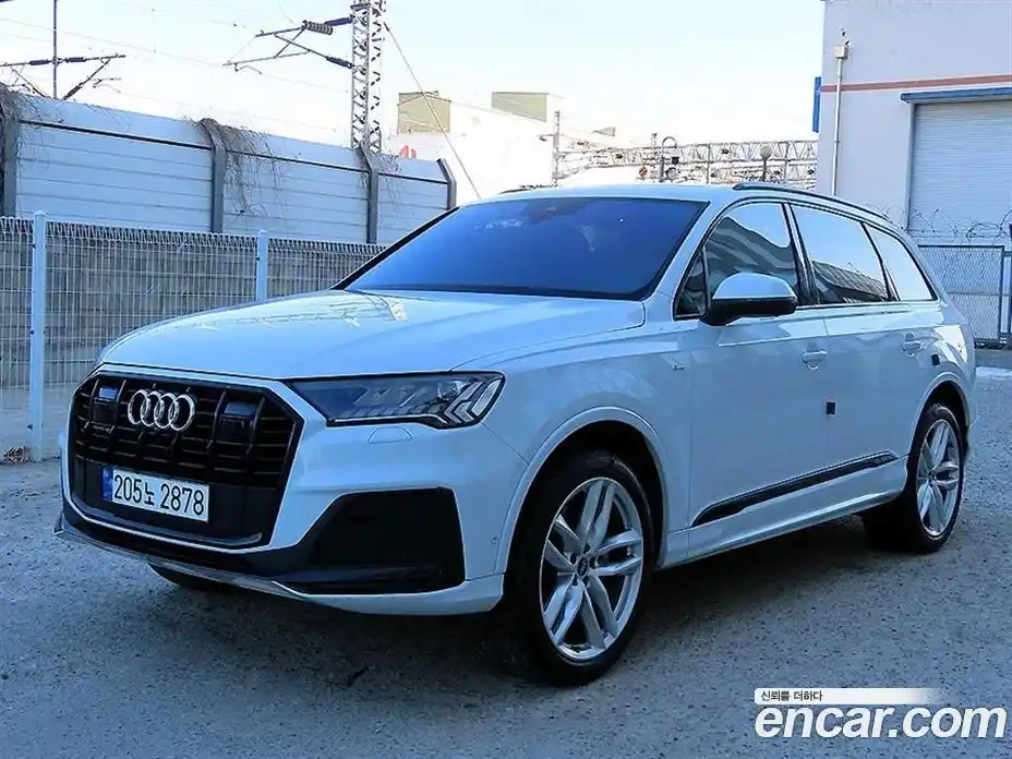 Audi Q7 2023 3.0 Автомат в Москве № 164065, фото 1