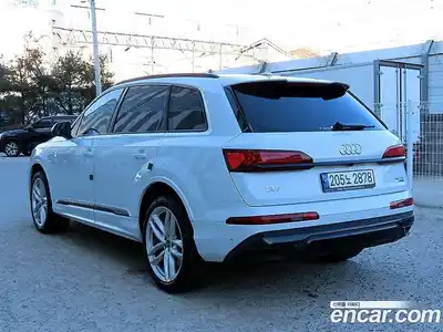 Audi Q7 2023 3.0 Автомат в Москве № 164065, миниатюра 3
