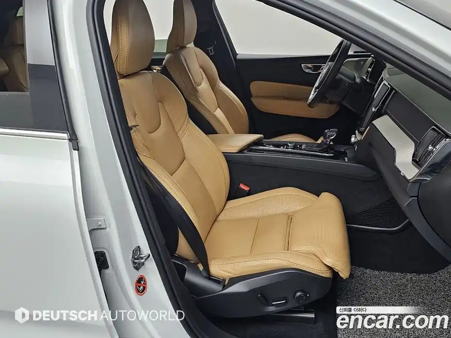 Volvo XC60 2020 2.0 Автомат в Москве № 164817, фото 10