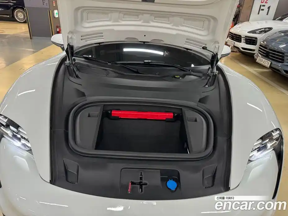 Porsche Taycan 2024 0.1 Автомат в Москве № 165108, фото 6