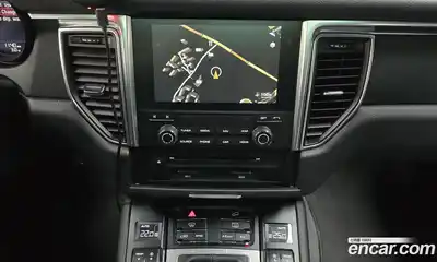 Porsche Macan 2018 2.0 Автомат в Москве № 165375, миниатюра 9