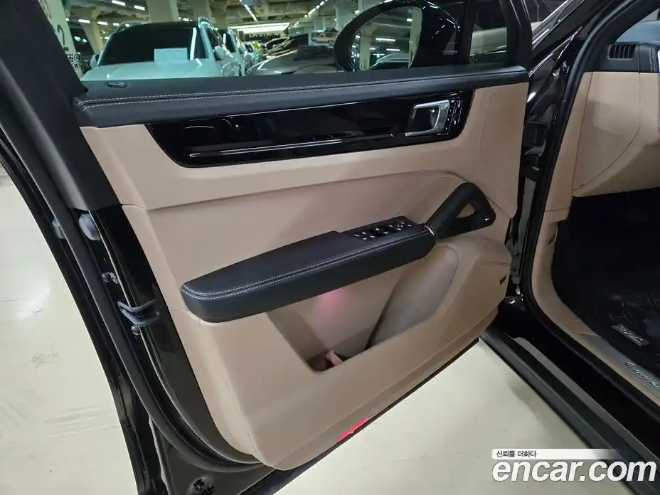 Porsche Cayenne 2021 3.0 Автомат в Москве № 165847, фото 15