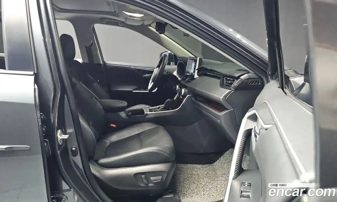 Toyota RAV4 2022 2.5 Автомат в Москве № 170200, фото 16