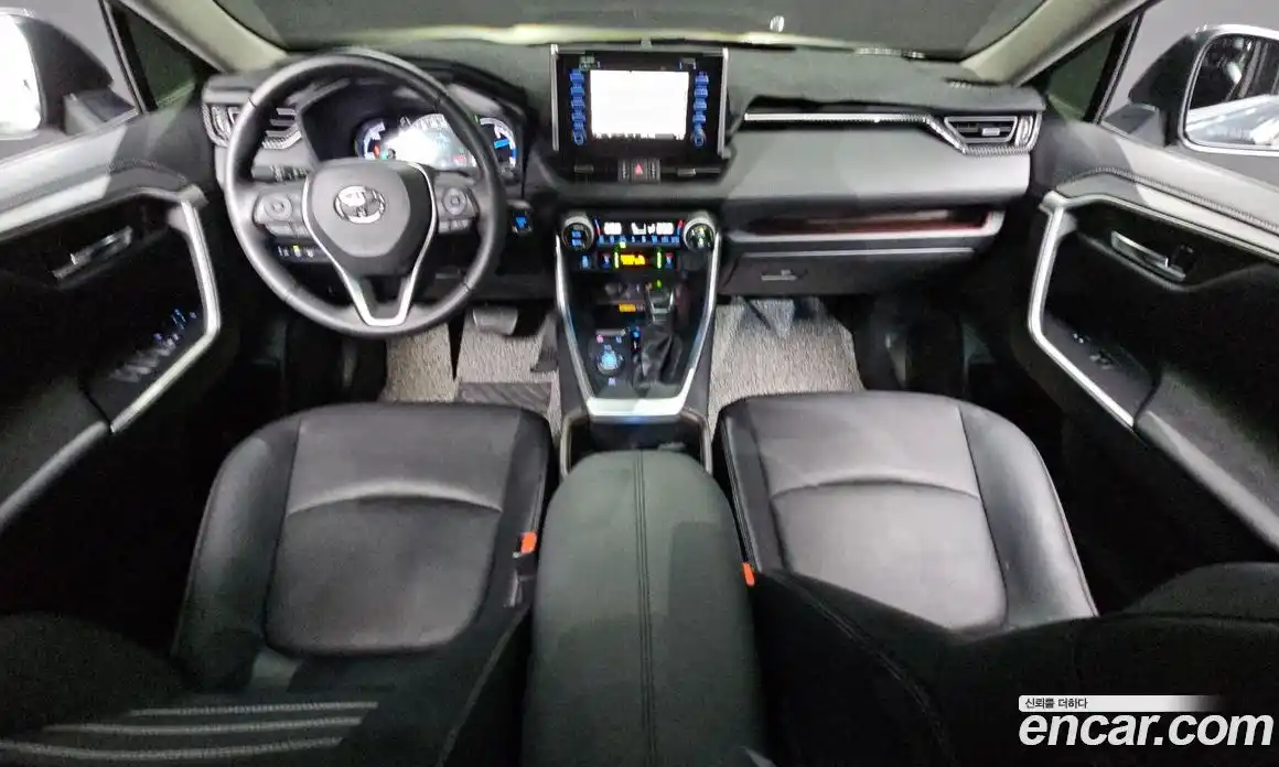 Toyota RAV4 2022 2.5 Автомат в Москве № 170200, фото 2