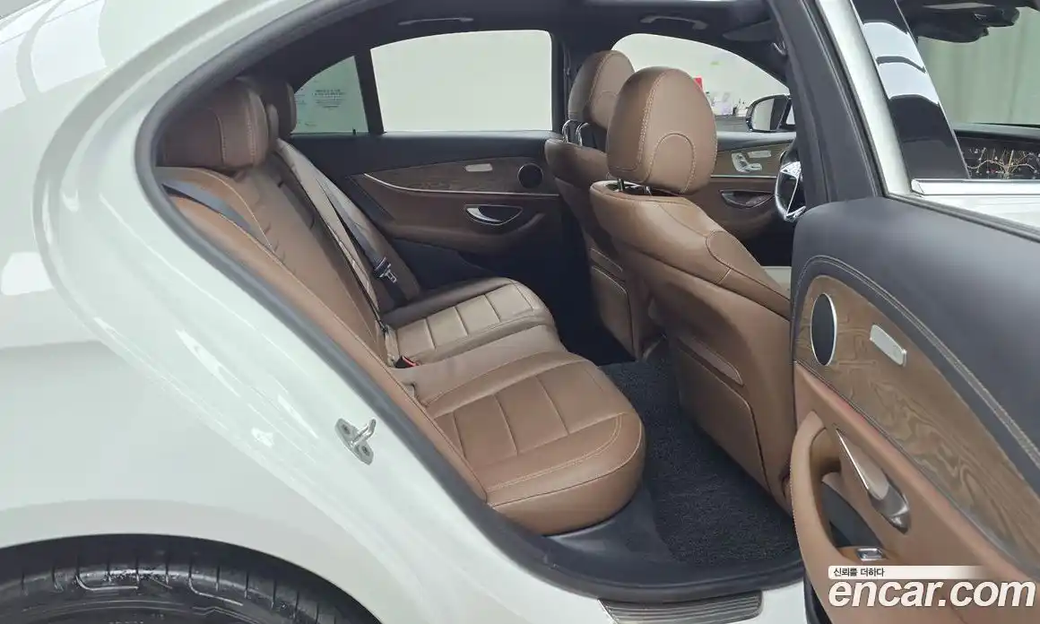 Mercedes-Benz E-Class 2022 2.0 Автомат в Москве № 178641, фото 12