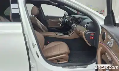 Mercedes-Benz E-Class 2022 2.0 Автомат в Москве № 178641, миниатюра 9