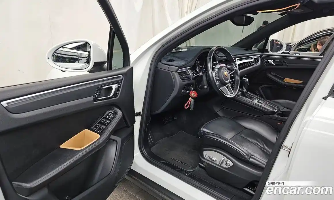 Porsche Macan 2018 2.0 Автомат в Москве № 179727, фото 3