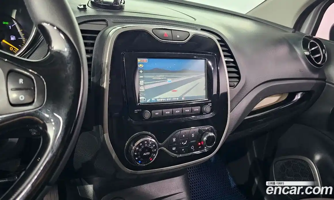 Renault QM3 2015 1.5 Автомат в Москве № 183568, фото 4