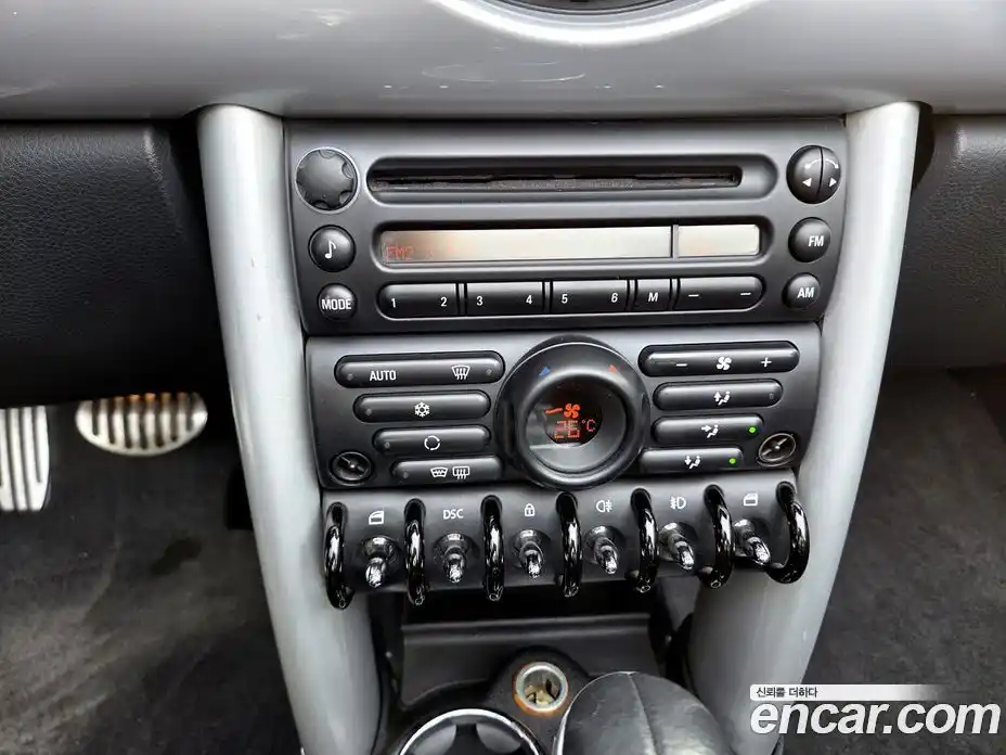 Mini Cooper Convertible 2007 1.6 Автомат в Москве № 189475, фото 15