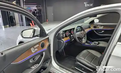 Mercedes-Benz E-Class 2018 2.0 Автомат в Москве № 195162, миниатюра 2