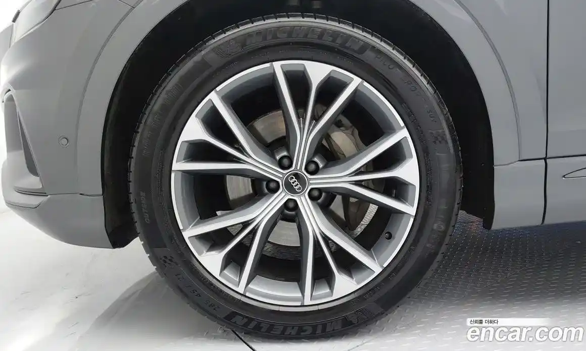 Audi Q8 2020 3.0 Автомат в Москве № 196832, фото 3