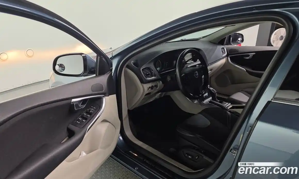 Volvo V40 2014 1.6 Автомат в Москве № 197013, фото 11