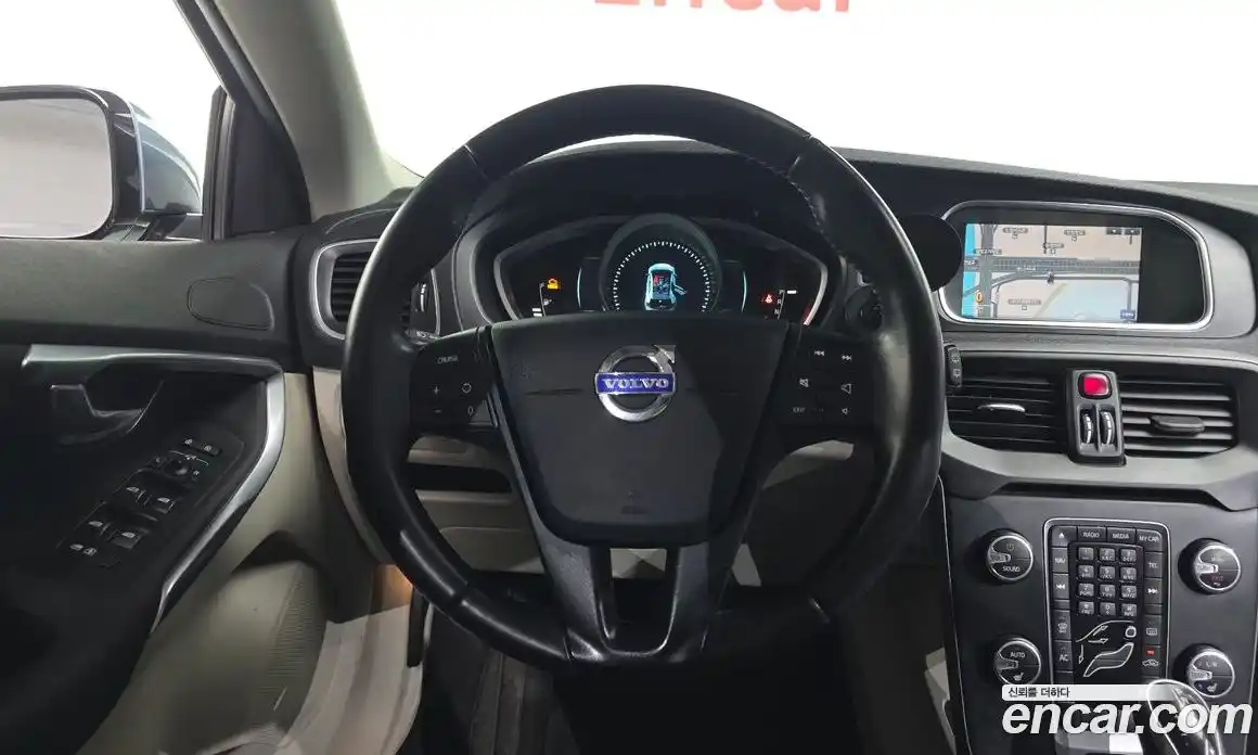 Volvo V40 2014 1.6 Автомат в Москве № 197013, фото 13