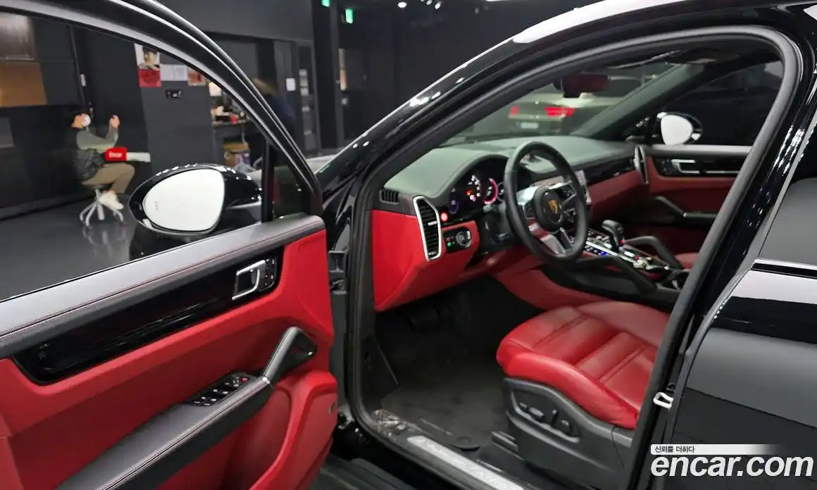 Porsche Cayenne 2023 3.0 Автомат в Москве № 197133, фото 14