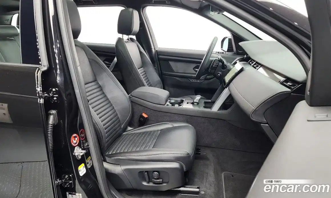 Land Rover Discovery Sport 2025 2.0 Автомат в Москве № 198049, фото 4