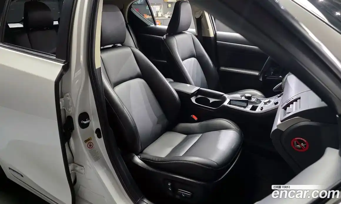 Lexus CT200h 2017 1.8 Автомат в Москве № 198877, фото 12