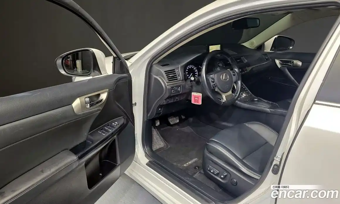 Lexus CT200h 2017 1.8 Автомат в Москве № 198877, фото 20