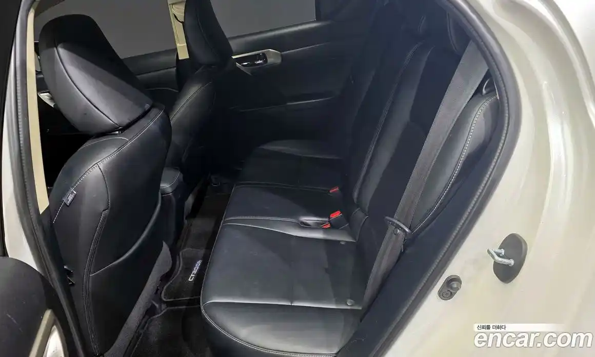 Lexus CT200h 2017 1.8 Автомат в Москве № 198877, фото 3