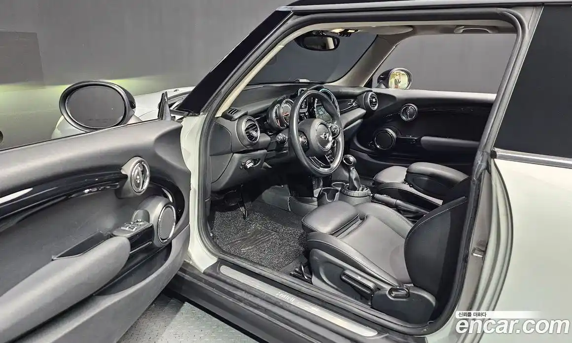 Mini Cooper 2016 1.5 Автомат в Москве № 205388, фото 13