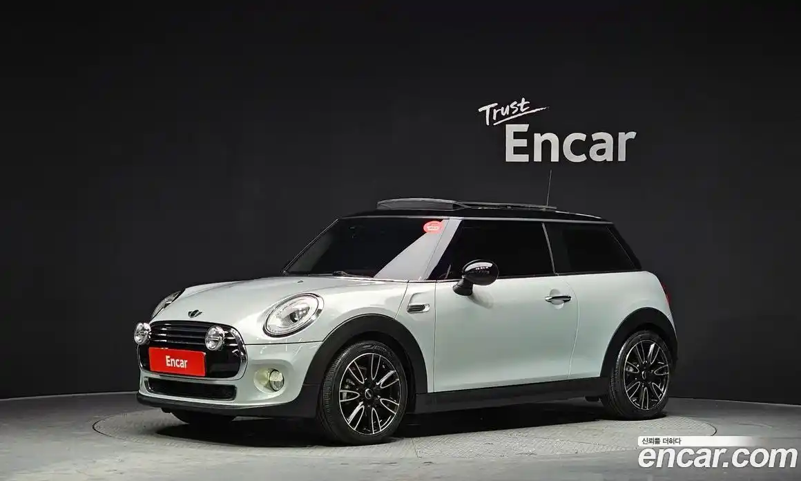 Mini Cooper 2016 1.5 Автомат в Москве № 205388, фото 18