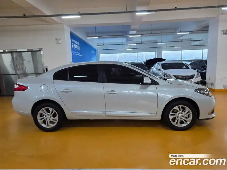 Renault SM3 2018 1.6 Автомат в Москве № 210071, фото 3