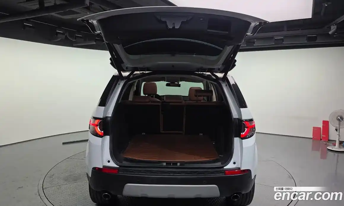 Land Rover Discovery Sport 2016 2.0 Автомат в Москве № 213781, фото 20