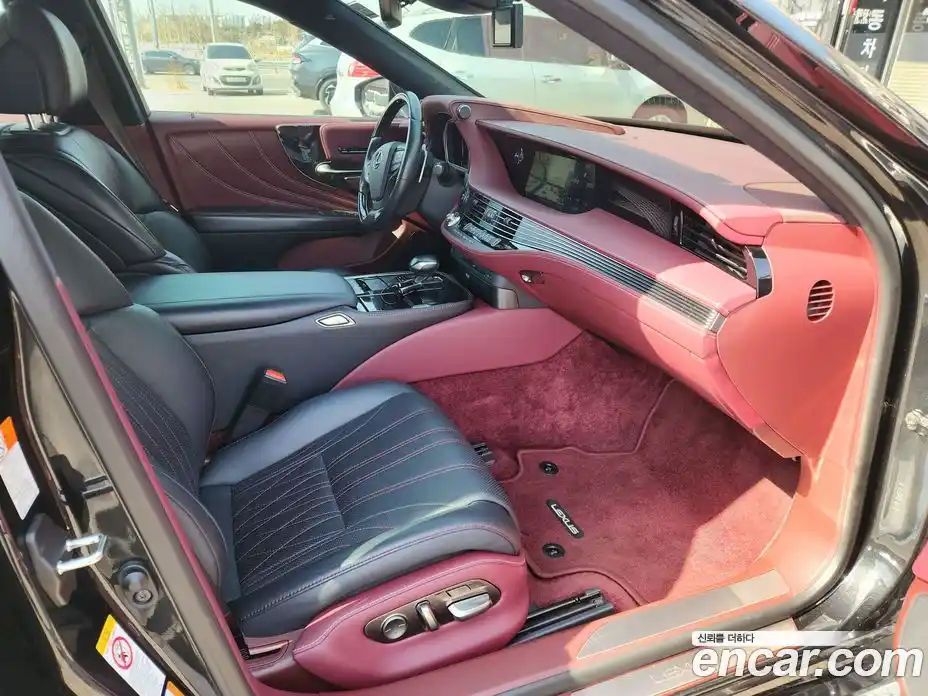 Lexus LS 2018 3.5 Автомат в Москве № 214825, фото 12
