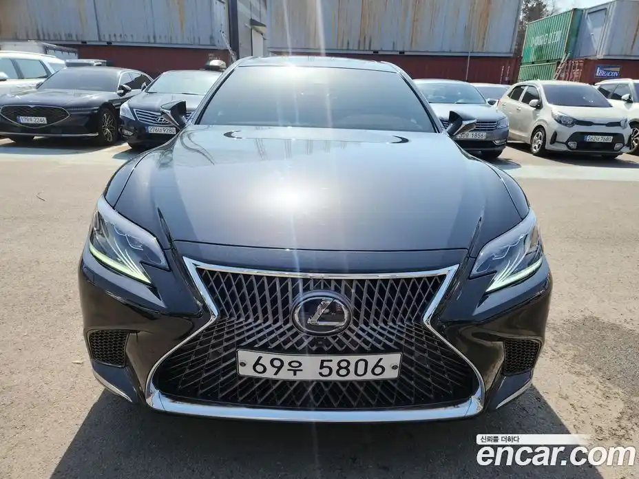 Lexus LS 2018 3.5 Автомат в Москве № 214825, фото 2