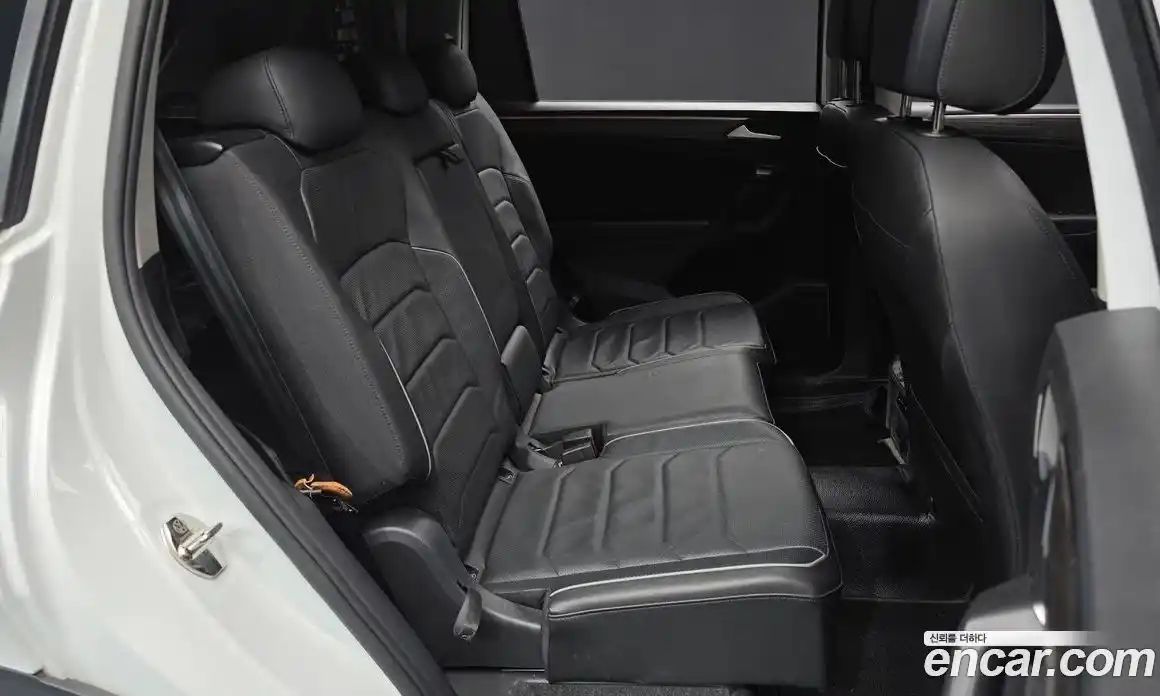 Volkswagen Tiguan 2023 2.0 Автомат в Москве № 214943, фото 1