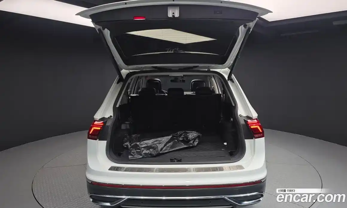 Volkswagen Tiguan 2023 2.0 Автомат в Москве № 214943, фото 6