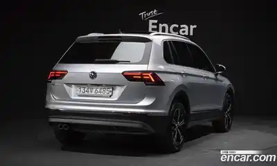 Volkswagen Tiguan 2018 2.0 Автомат в Москве № 215141, миниатюра 3