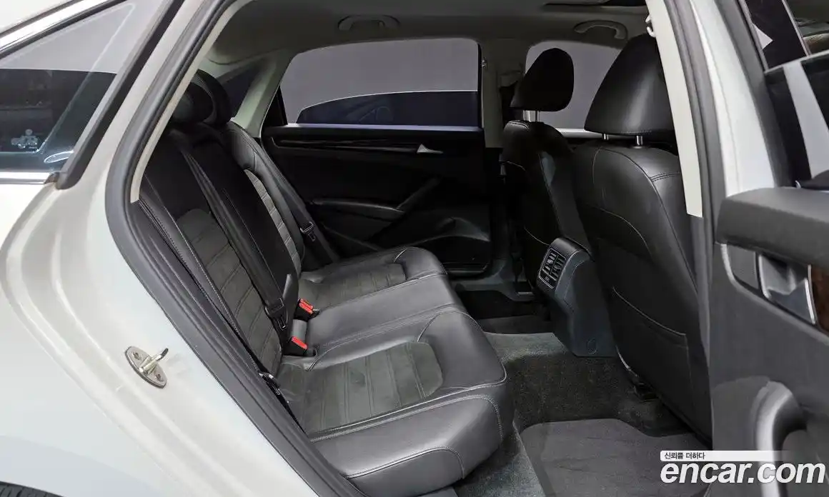 Volkswagen Passat 2015 2.0 Автомат в Москве № 215347, фото 3