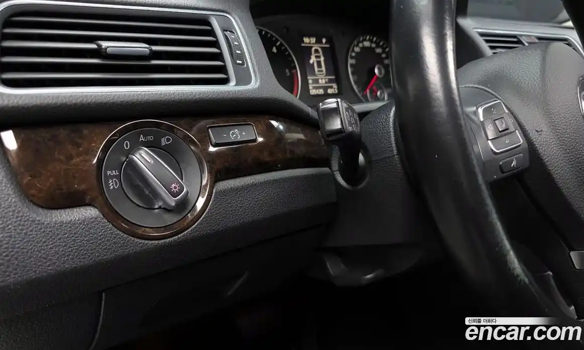 Volkswagen Passat 2015 2.0 Автомат в Москве № 215347, фото 9