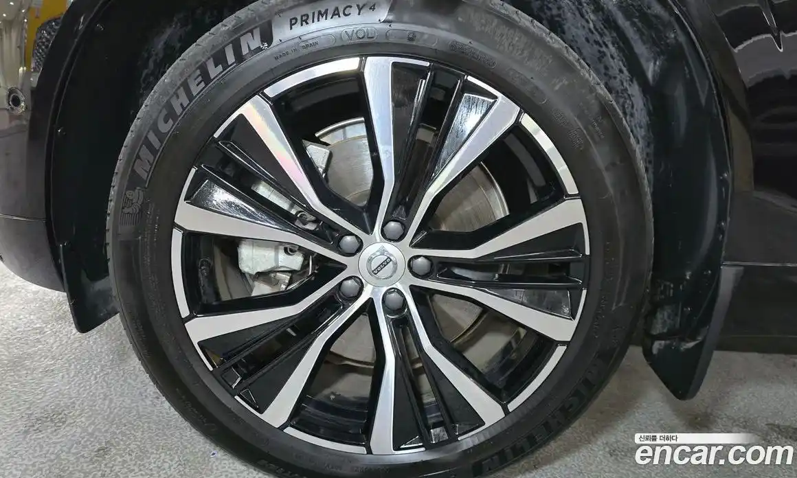 Volvo XC60 2024 2.0 Автомат в Москве № 230859, фото 5